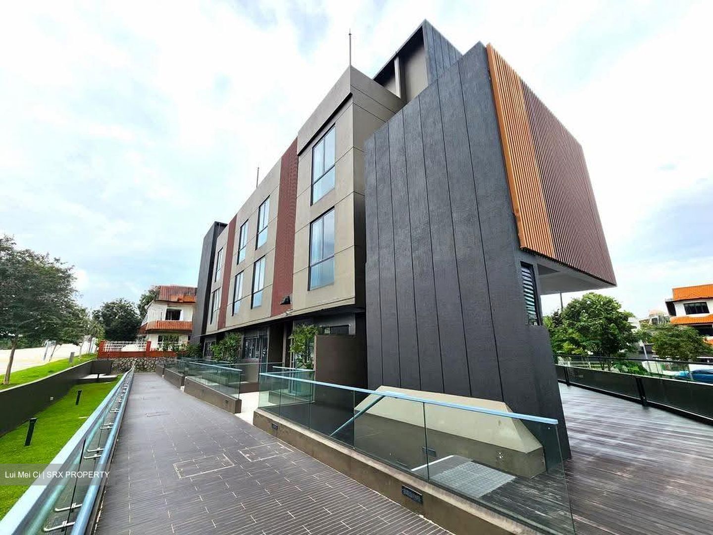 Senyum Residences (D14), Terrace #610580251